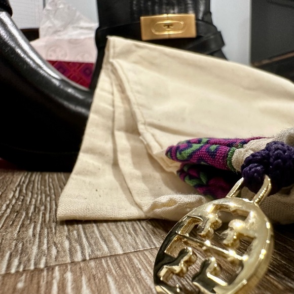 COPY - Brand New ankle boots by Tory Burch. Size 9.5. Black leather. - Picture 6 of 7